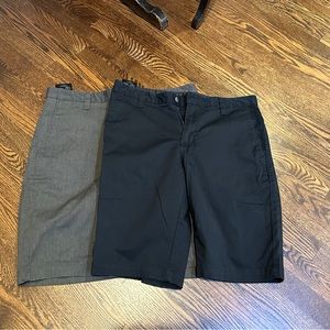 Mens Volcom Shorts Size 32 in Black and Grey.